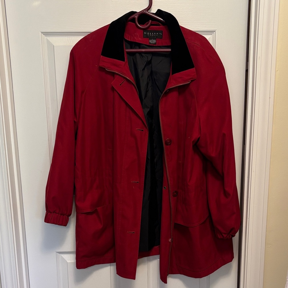 Gallery Woman Size 1X Crimson Jacket with Ebony Collar EUC